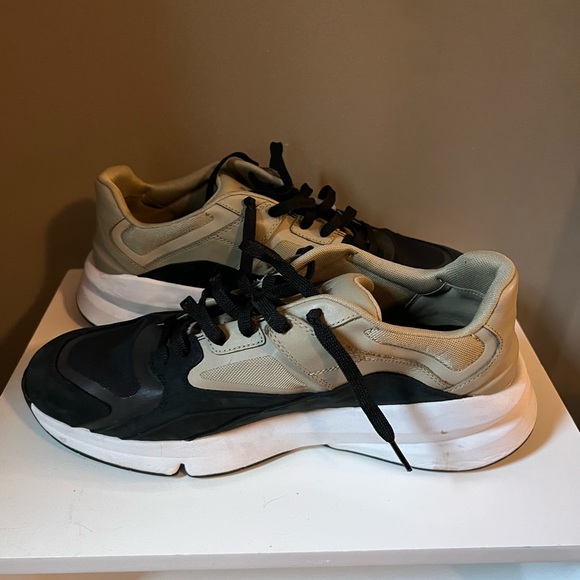 UA Forge 96 - Picture 2 of 7